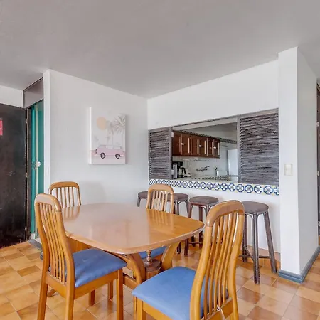 2 Bdr Apartment With Ocean View In Avenida Del Mar-3